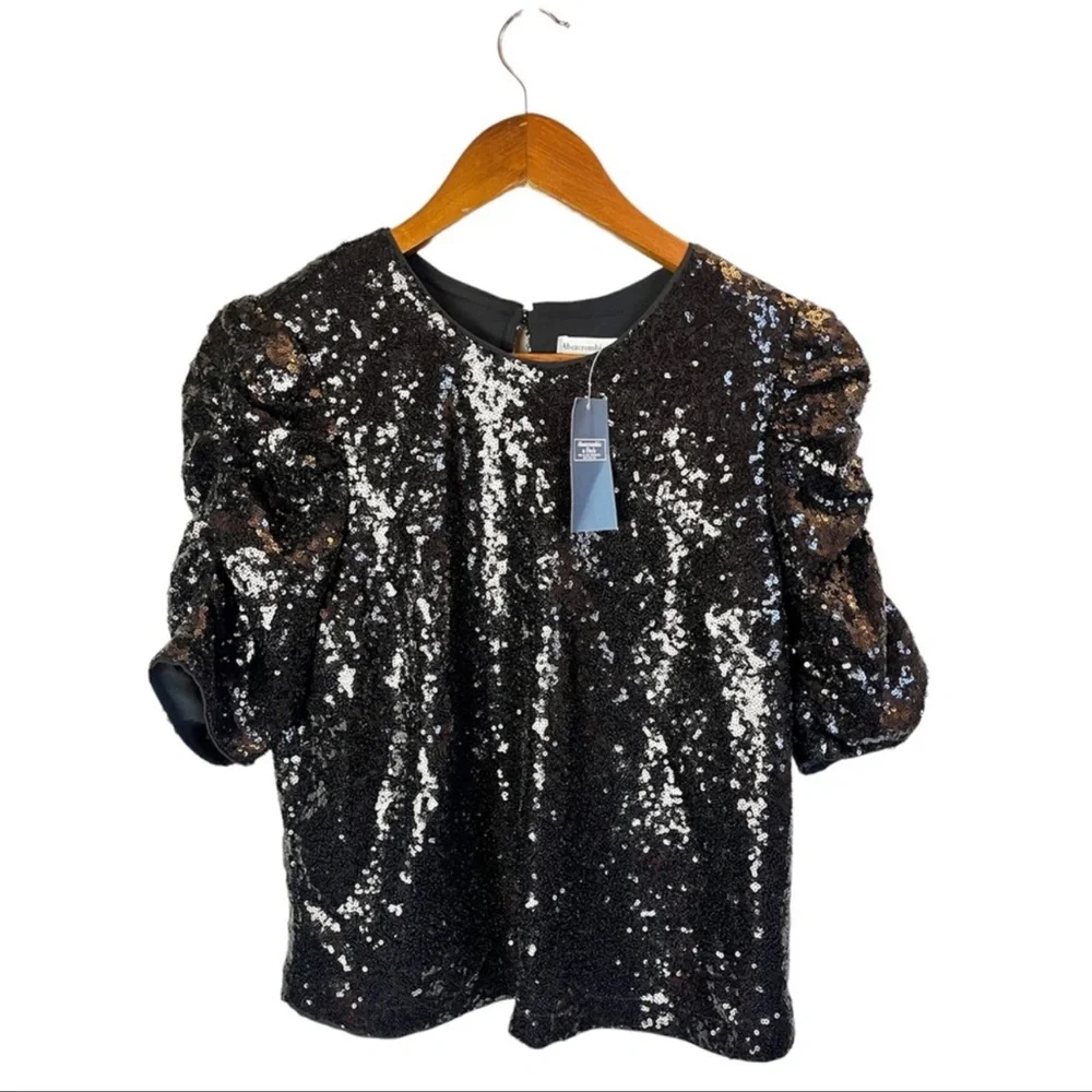 NWT Abercrombie and Fitch black sequined top and with sexy closure detail - Picture 1 of 5